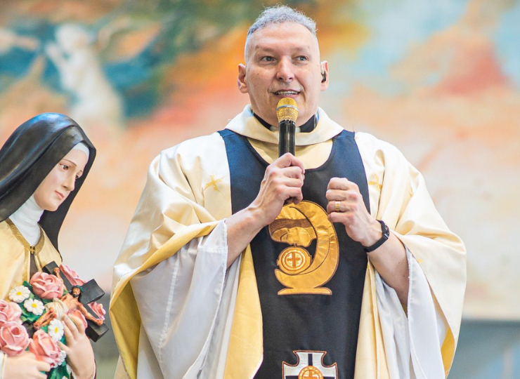 Padre Marcelo Rossi Faz Sess O De Aut Grafos No Shopping Praia Da Costa