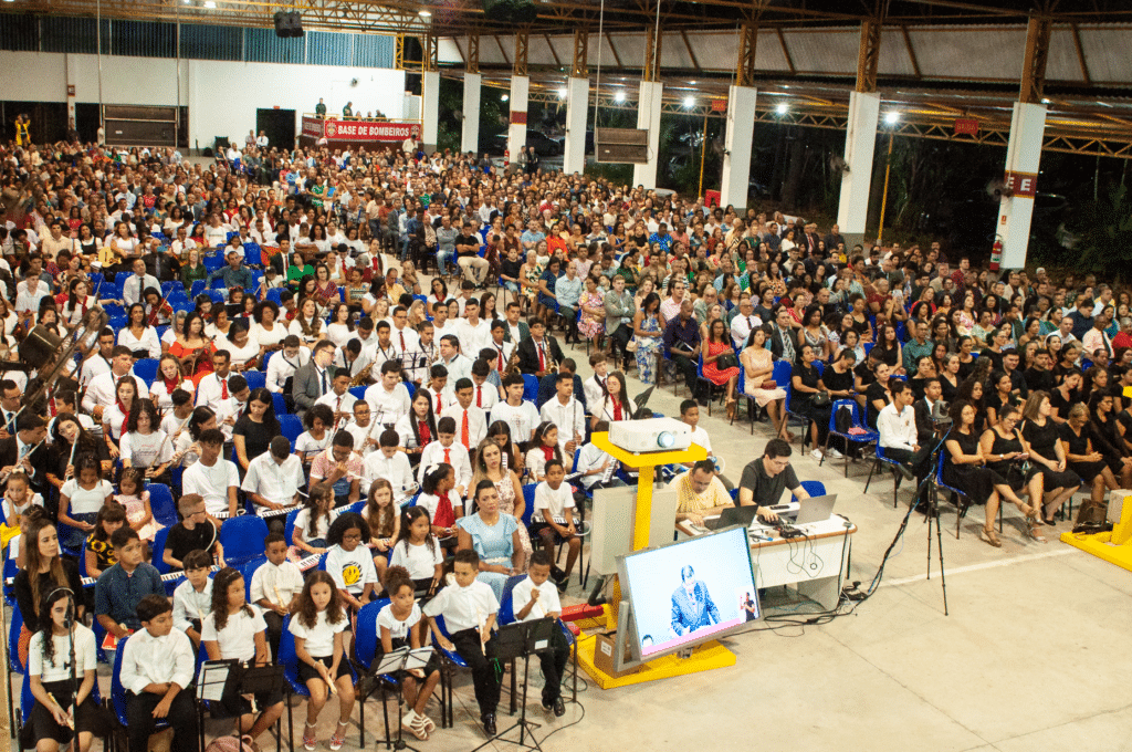 Mais De Mil Alunos Se Formam Em Libras E Instrumentos Na Maranata Em