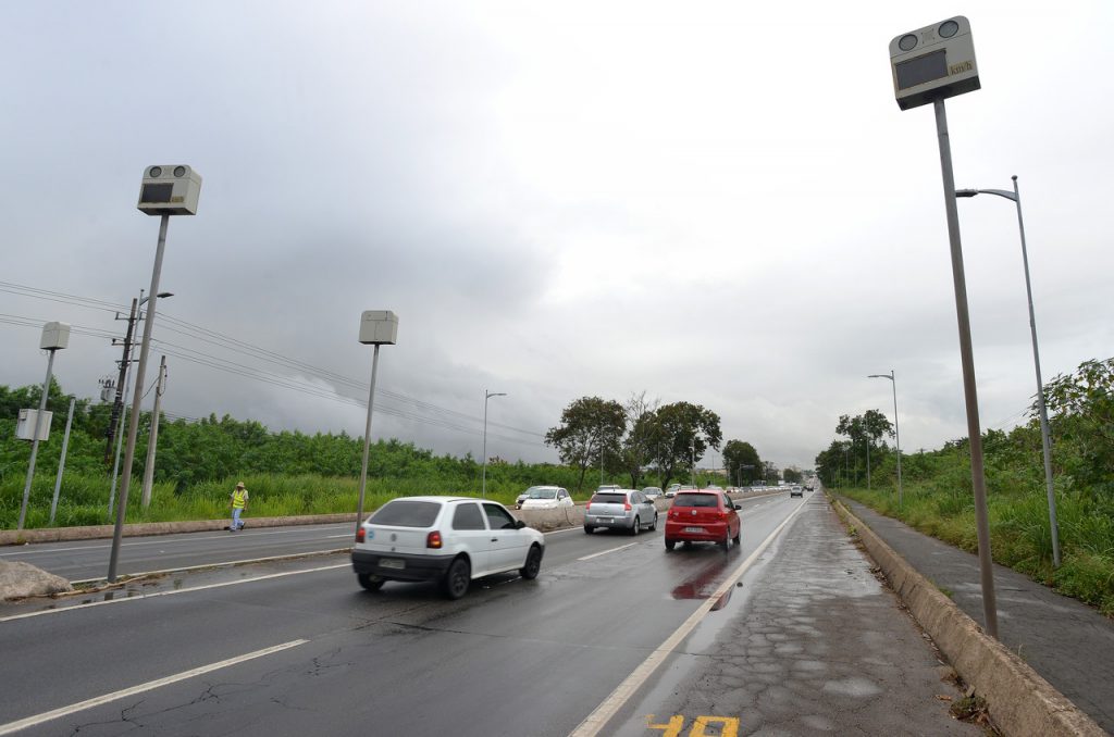 Começa instalação de radares em três pontos da BR-101. Foto: Chico Guedes/Metro