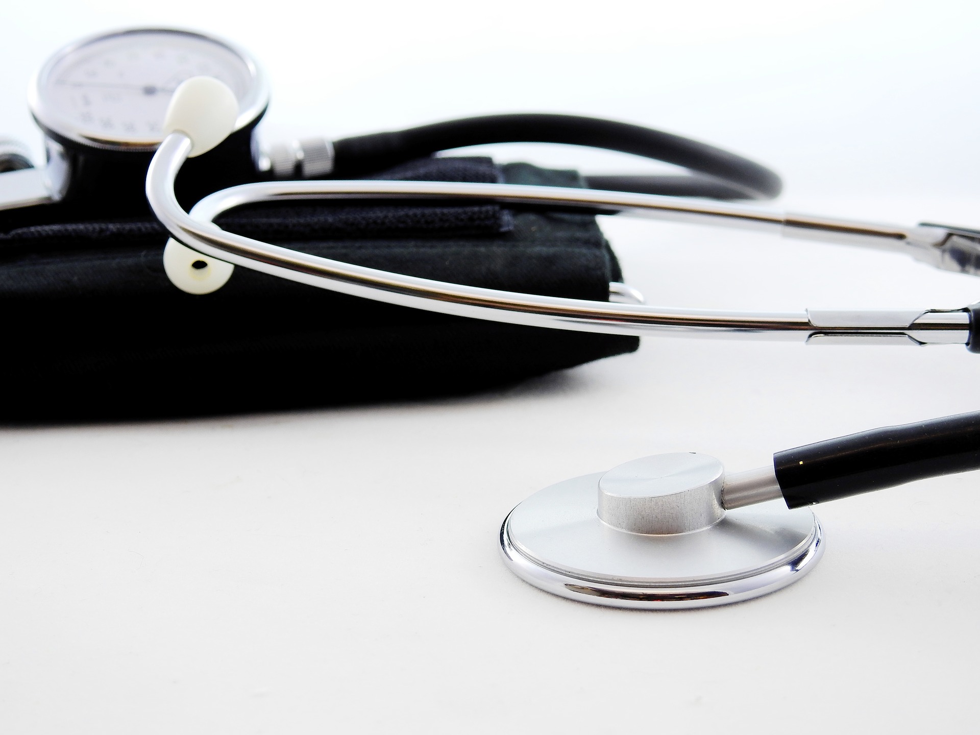 Governo regulamenta concessão de residência a médicos cubanos