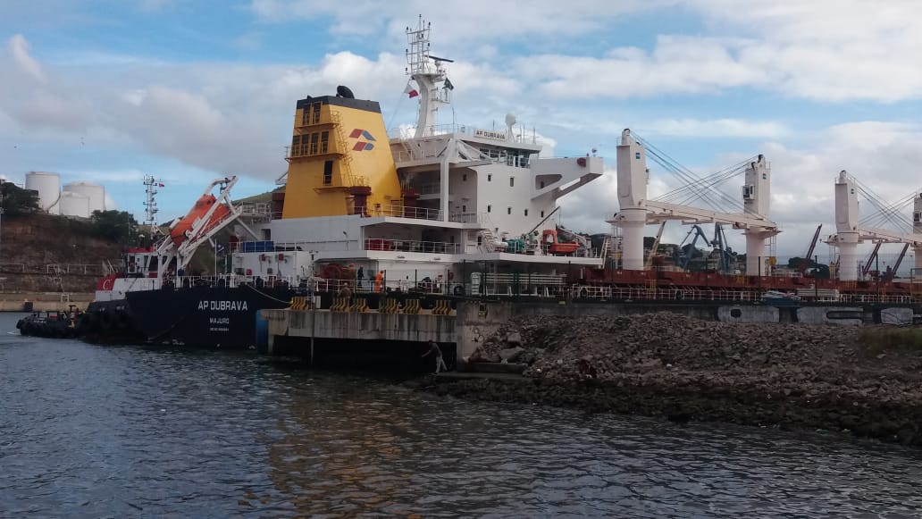 Navio no Porto de Vitória
