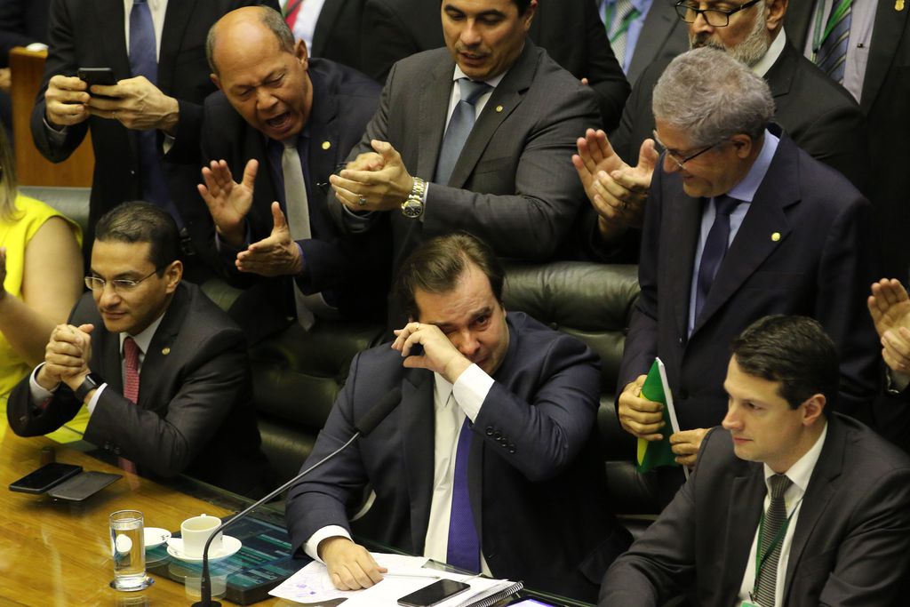 Rodrigo maia chora após aprovação do texto base da Previdência