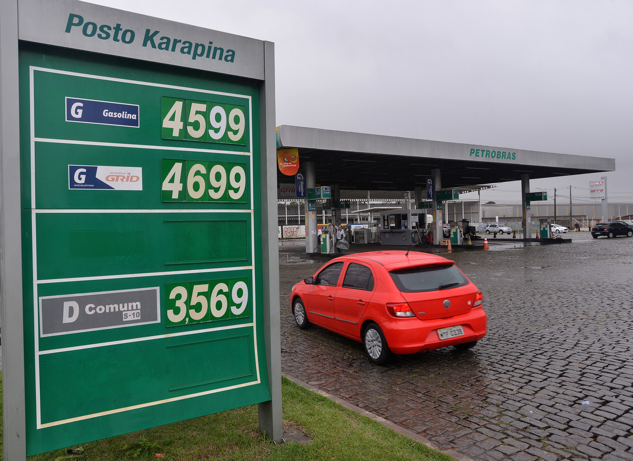 Posto de combustíveis na BR-101, na Serra