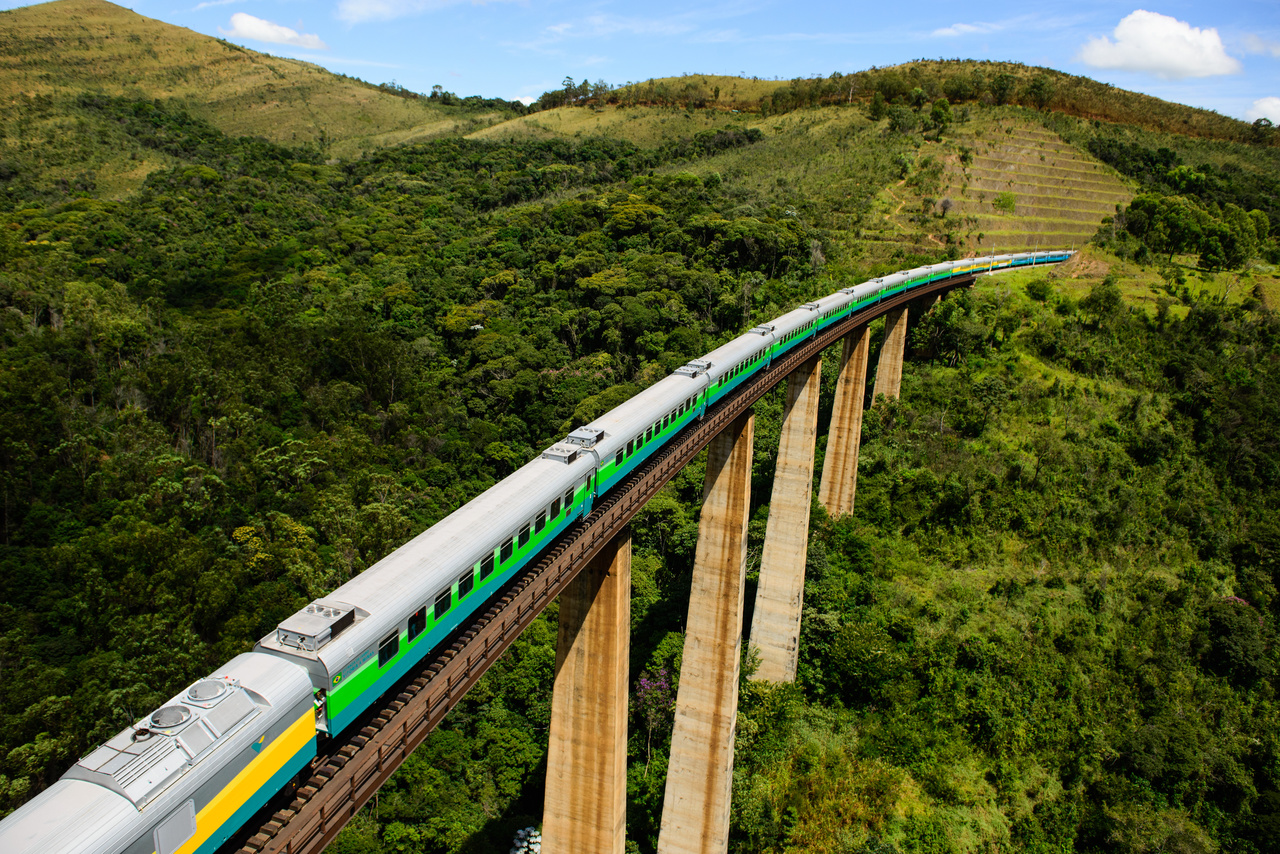 Trem de passageiros da Estrada de Ferro Vitória a Minas