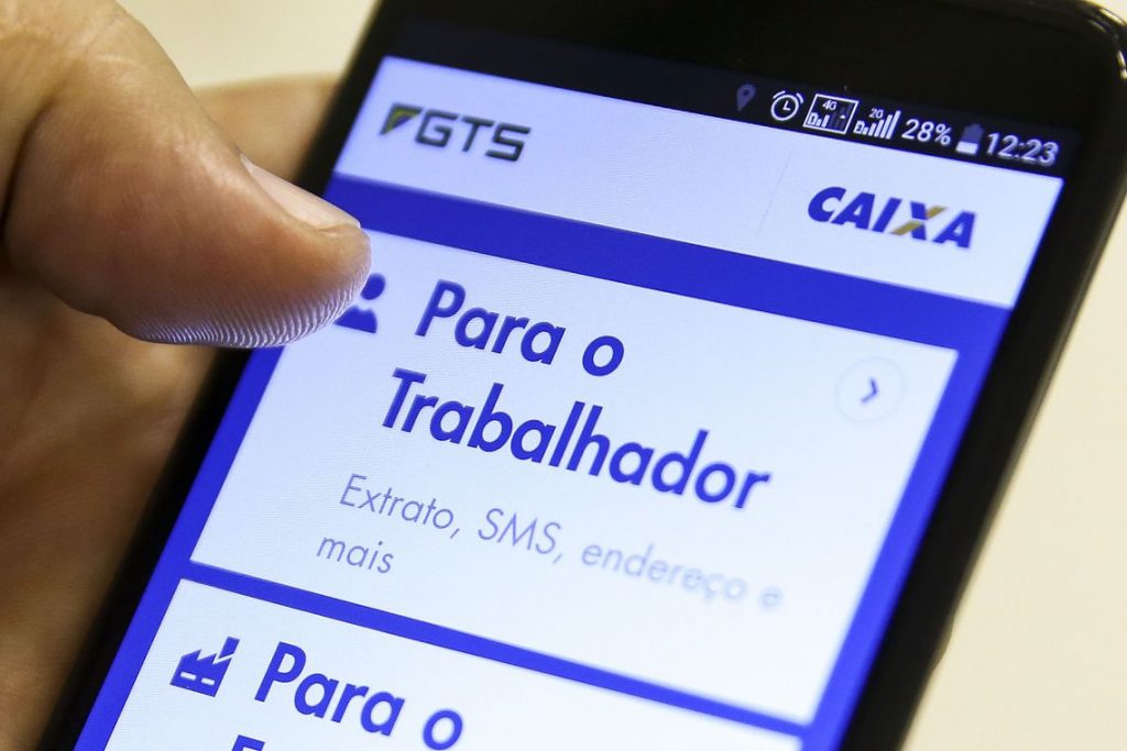 Trabalhador pode solicitar saque de R$ 1.045 do FGTS até quinta-feira. Foto: Marcelo Camargo/Agência Brasil