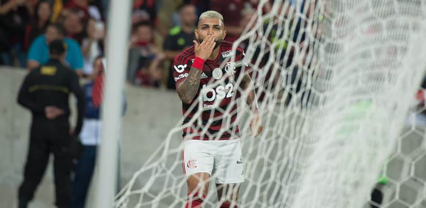 Gabigol abriu o placar aos 19 minutos do primeiro tempo. Na segunda etapa, Edenilson empatou aos 4 minutos. Arrascaeta ampliou aos 10 e Bruno Henrique definiu o placar aos 29. Foto: Alexandre Vidal/CRF