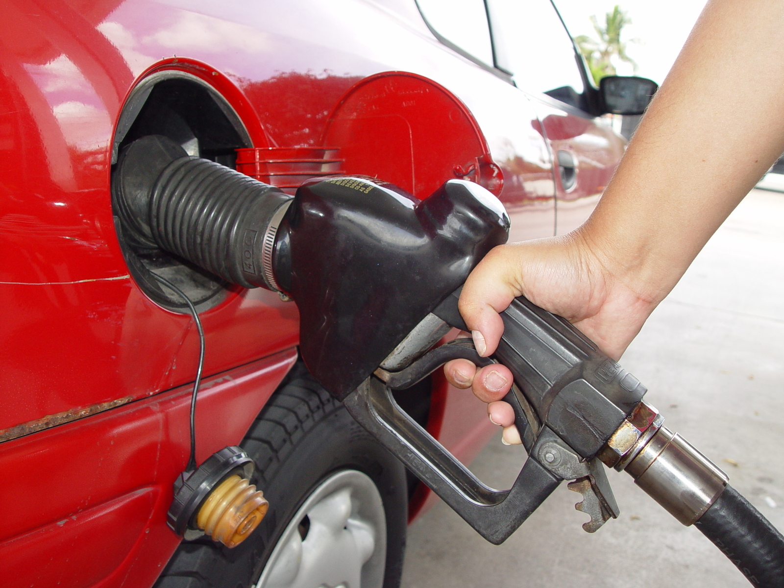 Consumidor já paga mais de R$ 7 pelo litro da gasolina, diz ANP; veja preços. Foto: FreeImages/Elvis Santana