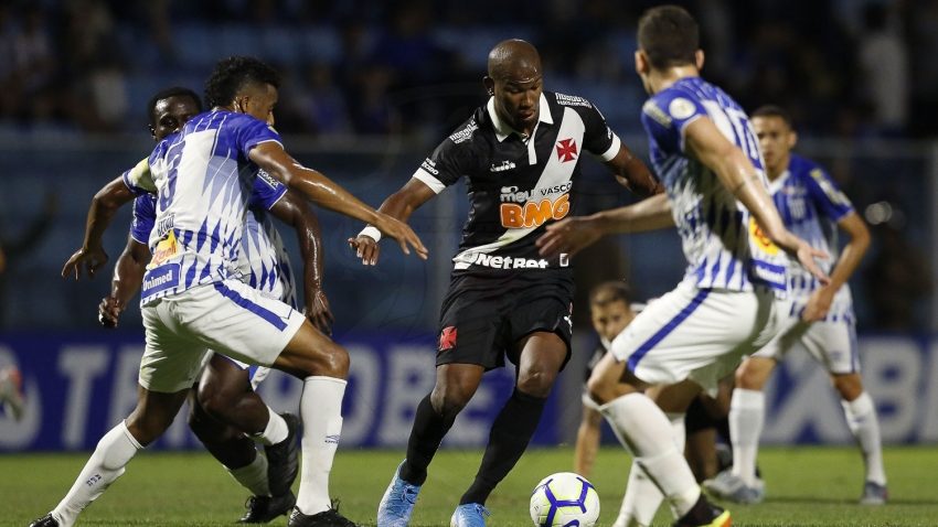 Empate sem gols com o Vasco pode ter sido a última partida de Alberto Valentim no clube catarinense. O treinador está perto de acertar seu retorno para o Botafogo. Foto: Divulgação/Vasco