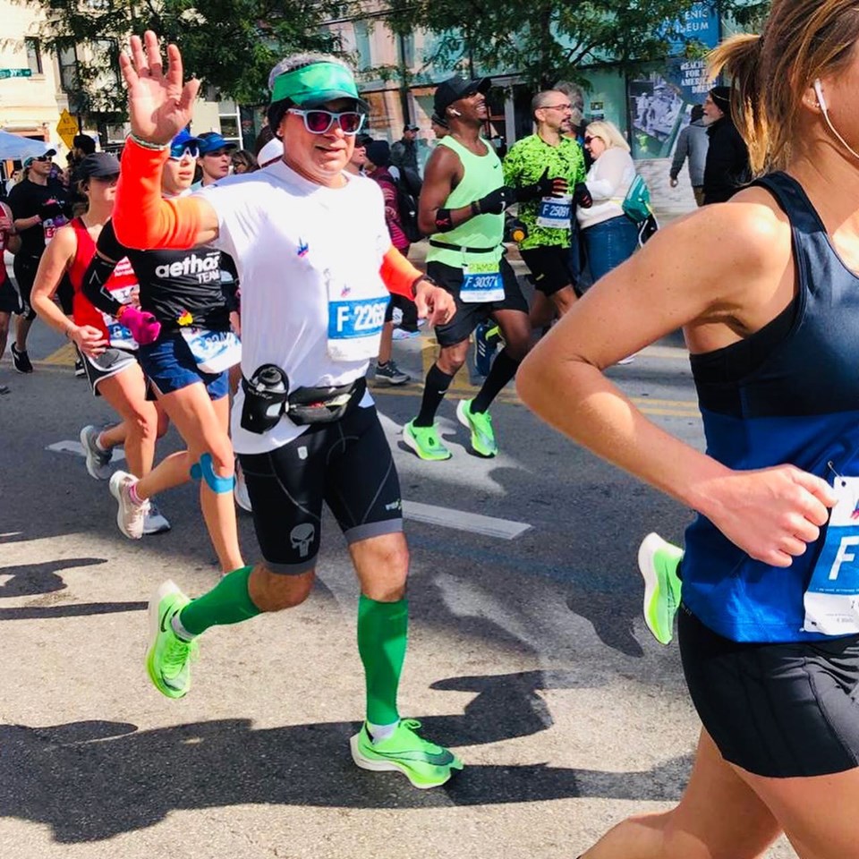 O coiffer Mendes, na Maratona de Chicago. Foto: Arquivo pessoal