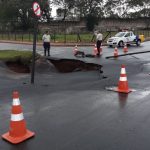 A Guarda de Trânsito sinalizou a área e isolou parte do trânsito para segurança dos motoristas. Foto: Ouvinte BandNews FM ES