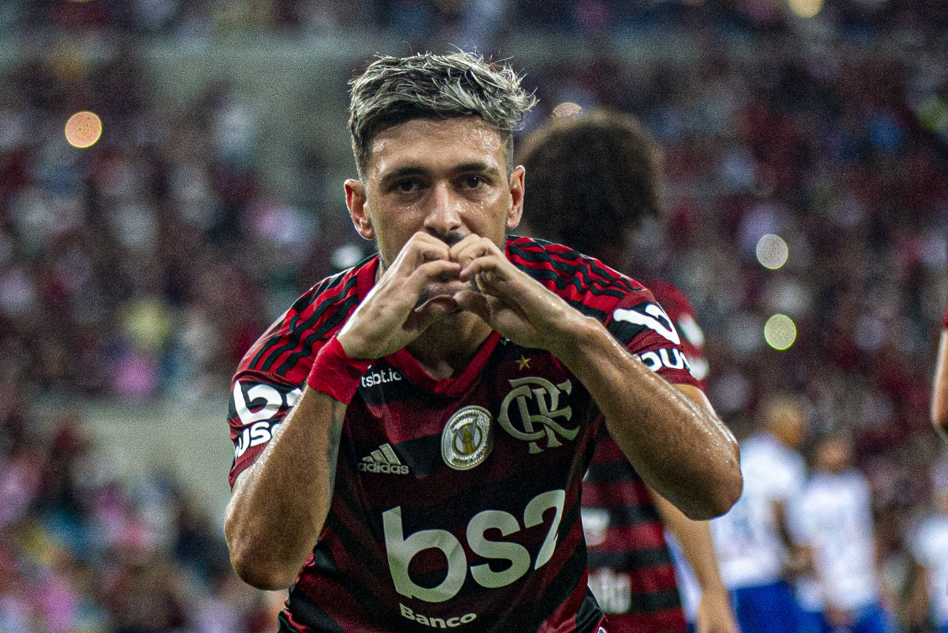 Aos oito minutos do primeiro tempo, Everton Ribeiro costurou pelo meio e serviu Arrascaeta, que limpou a marcação e bateu com categoria para marcar. Foto: Alexandre Vidal, Marcelo Cortes & Paula Reis/Flamengo