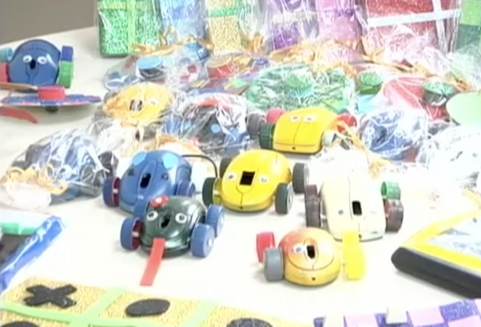 Estudantes de Vila Velha transformam lixo eletrônico em brinquedos. Foto: Reprodução/TV Capixaba