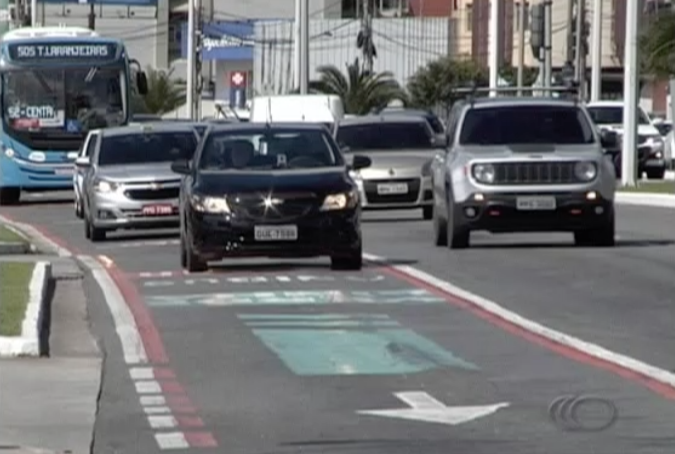 Desde que foi iniciada a fiscalização da Linha Verde na avenida Dante MIchelini, cerca de 1,5 multas são aplicadas diariamente.