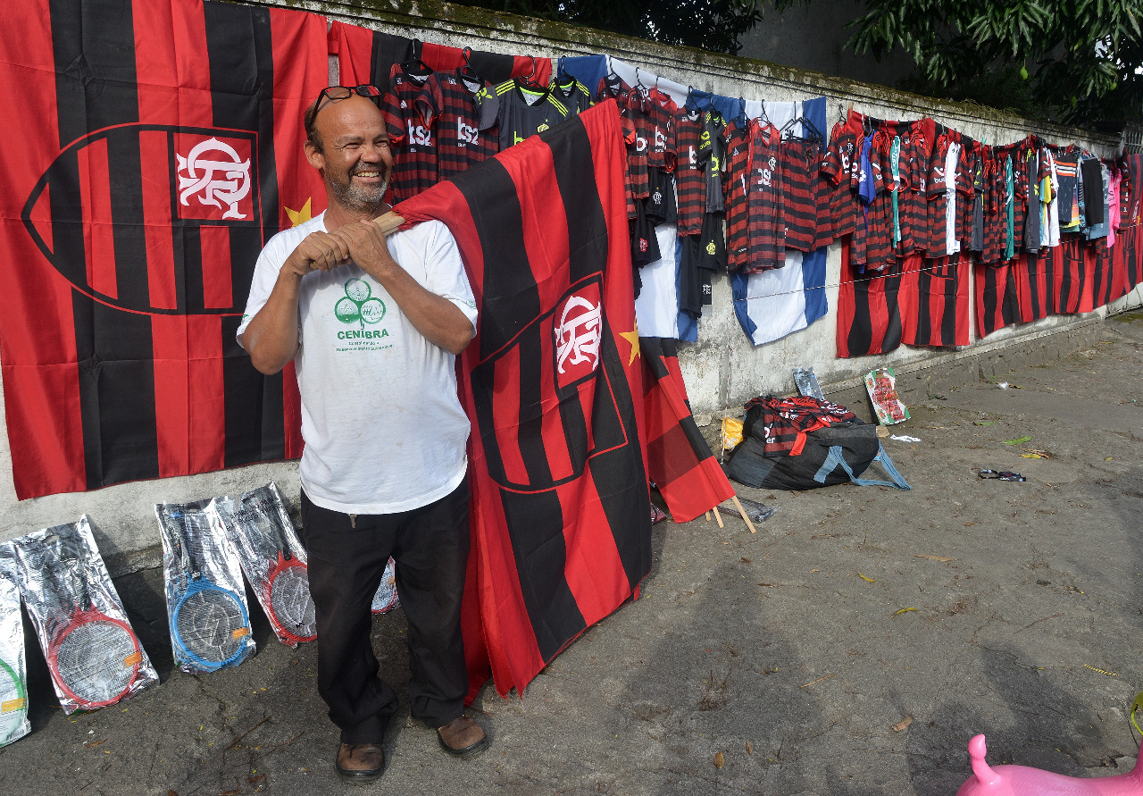 Mazola Lemos percebeu aumento nas vendas da camisa do Flamengo. Foto: Chico Guedes