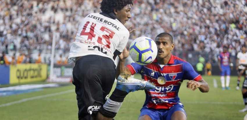 Aos 33 minutos do segundo tempo, o atacante carioca Talles Magno presenteou a torcida com uma lambreta que causou a expulsão de Gabriel Dias. Foto: Rafael Ribeiro/Vasco