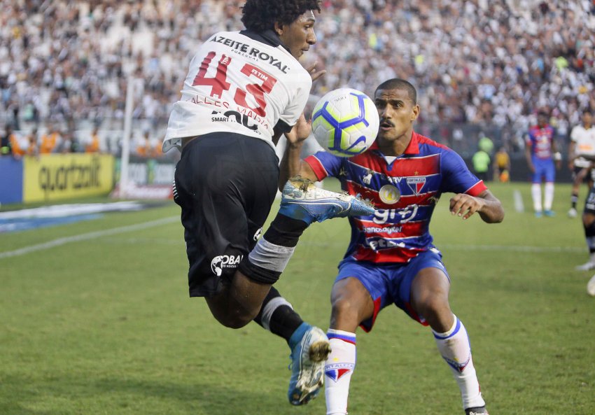 Aos 33 minutos do segundo tempo, o atacante carioca Talles Magno presenteou a torcida com uma lambreta que causou a expulsão de Gabriel Dias. Foto: Rafael Ribeiro/Vasco