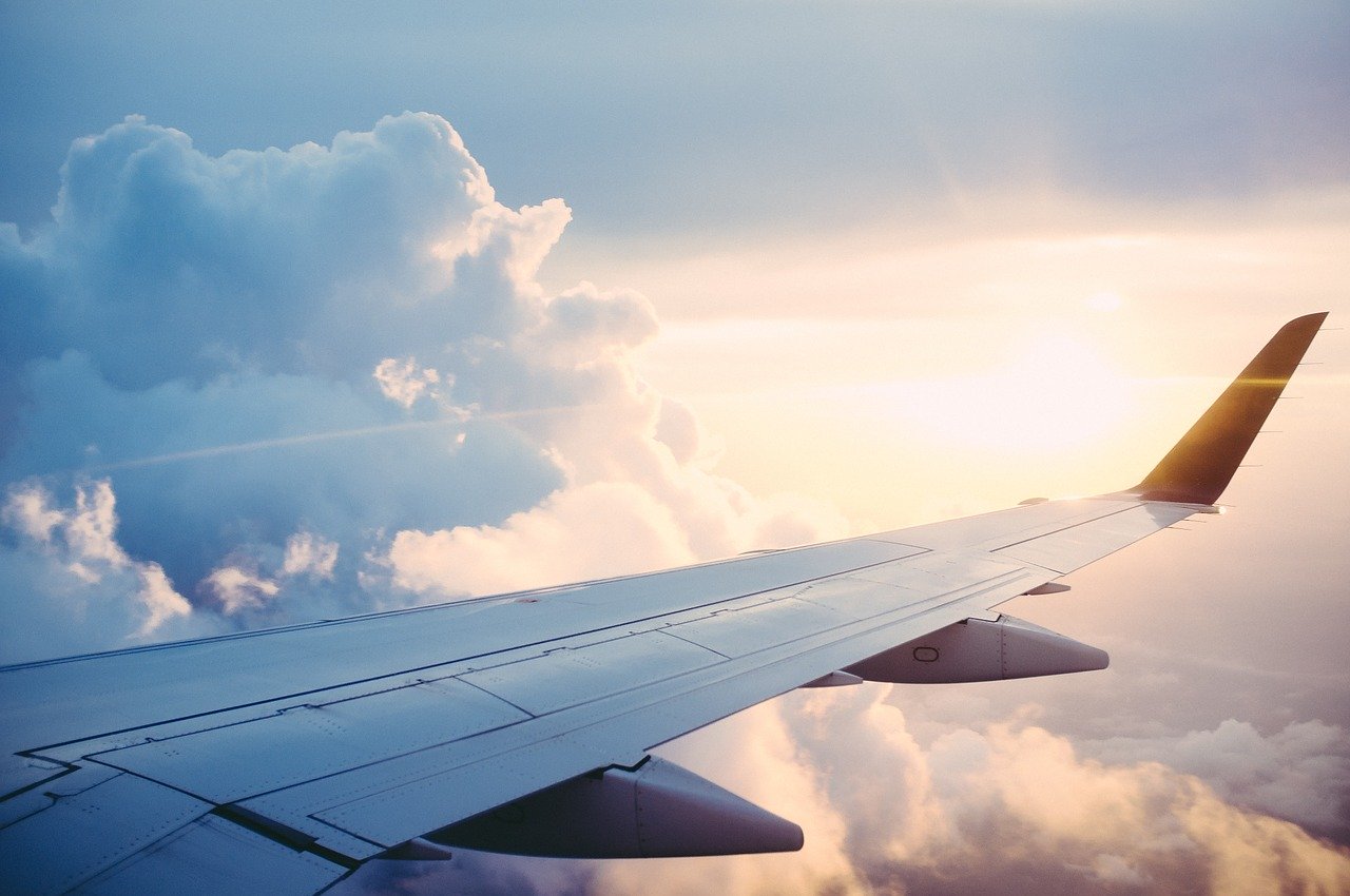 Avião sobre as nuvens. Foto: Pixabay