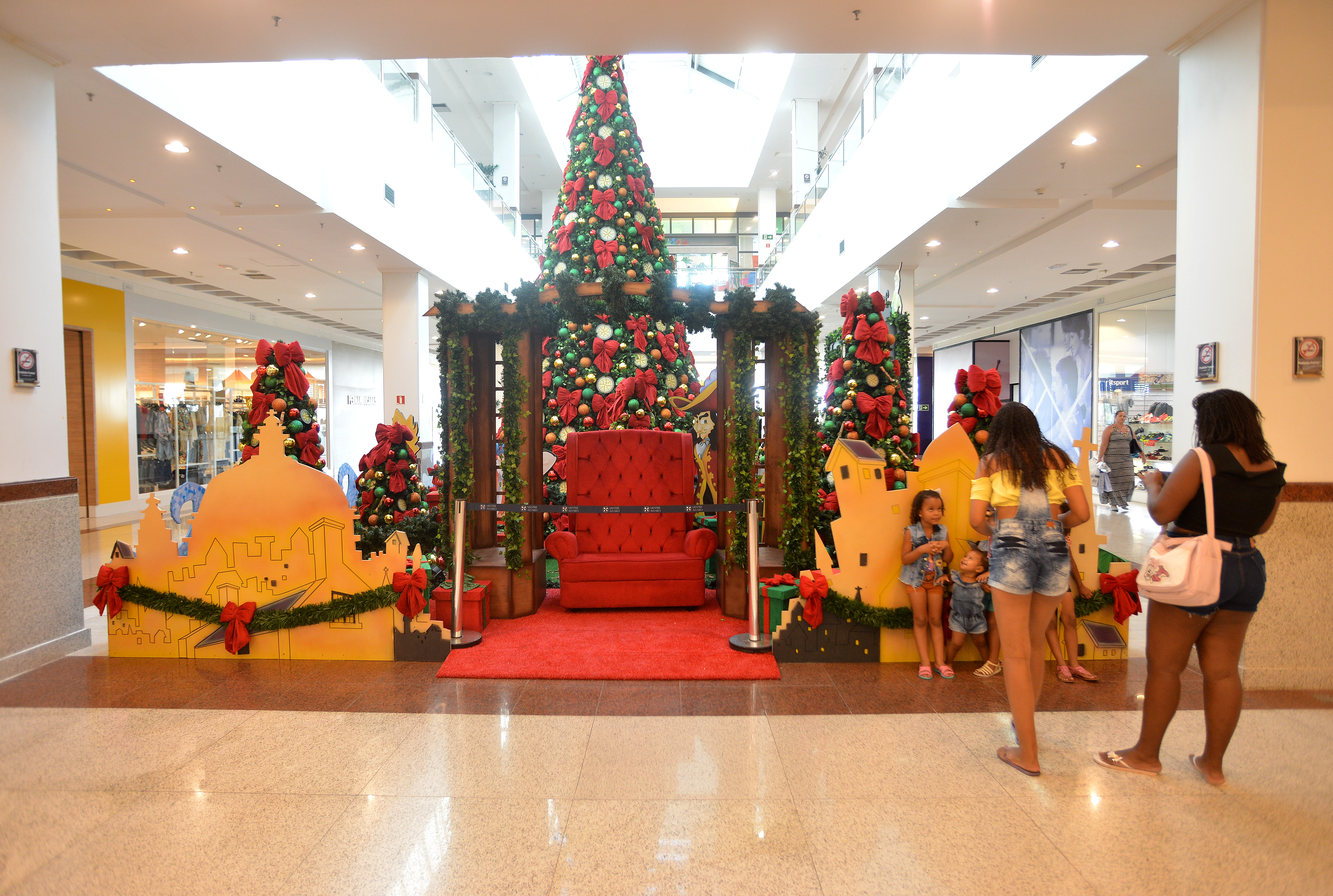 Decoração de Natal do shopping Mestre Álvaro, na Serra. Foto: Chico Guedes