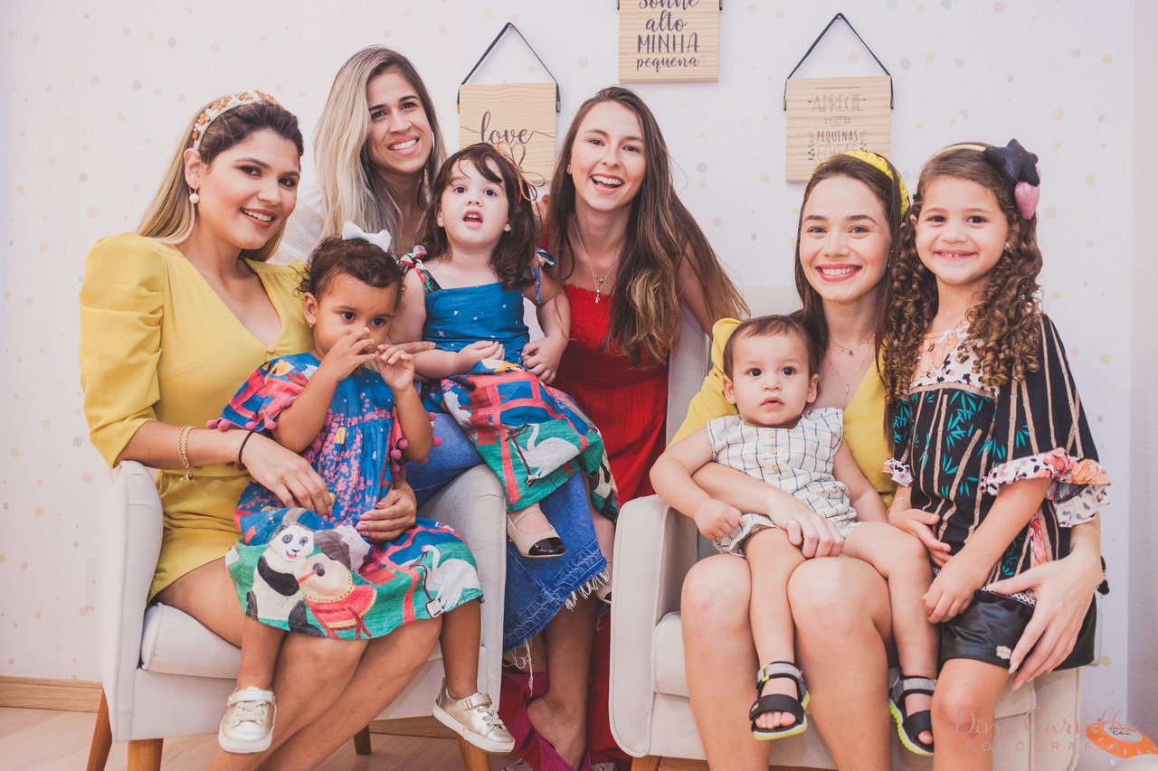 A empresária Bárbara Ewald recebeu em sua loja infantil as mamães Ariane Perovano, Janna Castelo e Thagyla Fioresi com seus filhos, na primeira edição do ‘Sextou’ na loja. Foto: Dina Carvalho