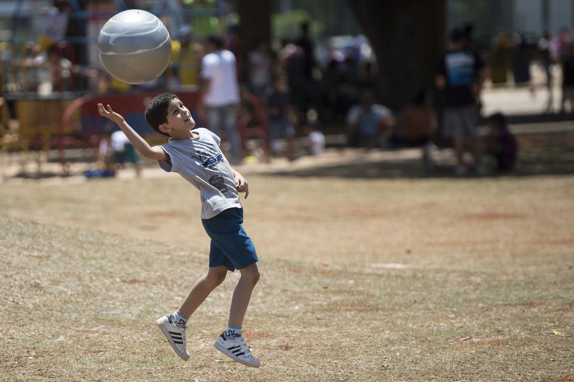 Famílias aproveitam o Dia das Crianças no Parque da Cidade. Foto: Marcelo Camargo/Agência Brasil