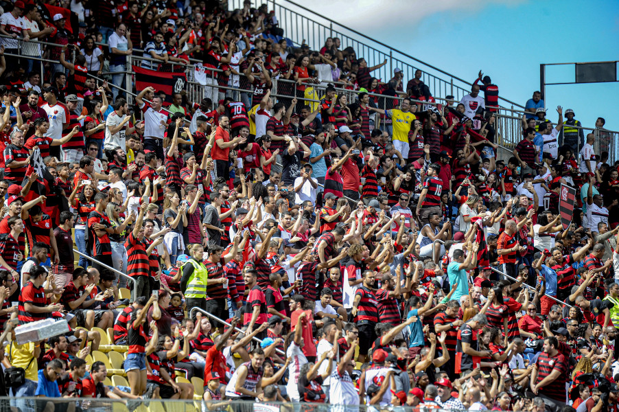 Torcida do Flamengo no Estádio Kleber Andrade.