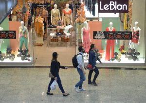 Lojas participam da Black Friday no Shopping Praia da Costa. Foto: Chico Guedes