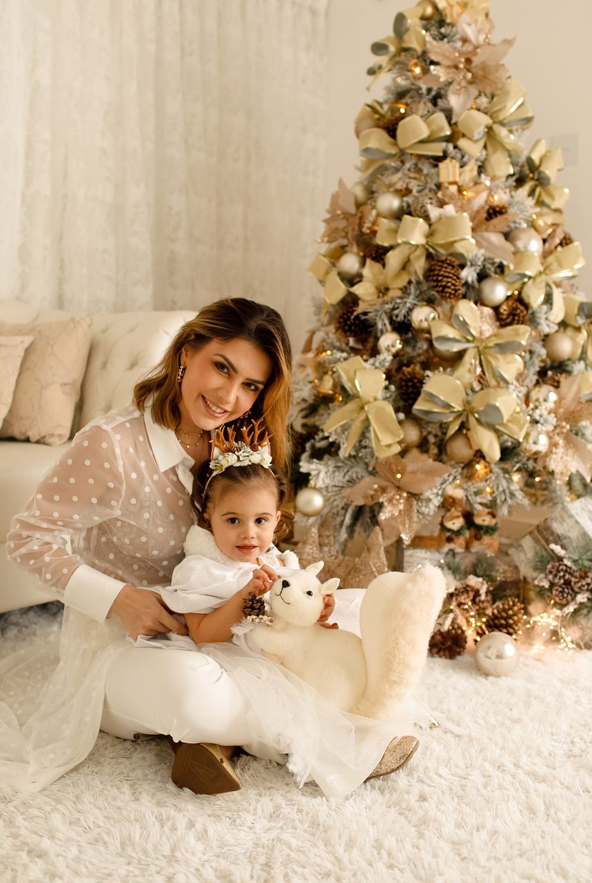  É Natal: Gabi Varejão com a pequena Celine em clique de Dina Carvalho. Foto: Divulgação