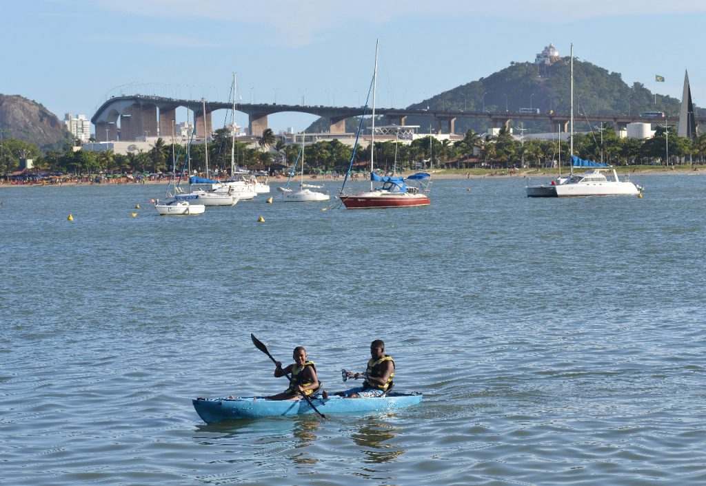 Barcos em praia de Vitória. Foto: Chico Guedes