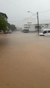 Chuva alaga rua e Aracruz. Foto: Internauta