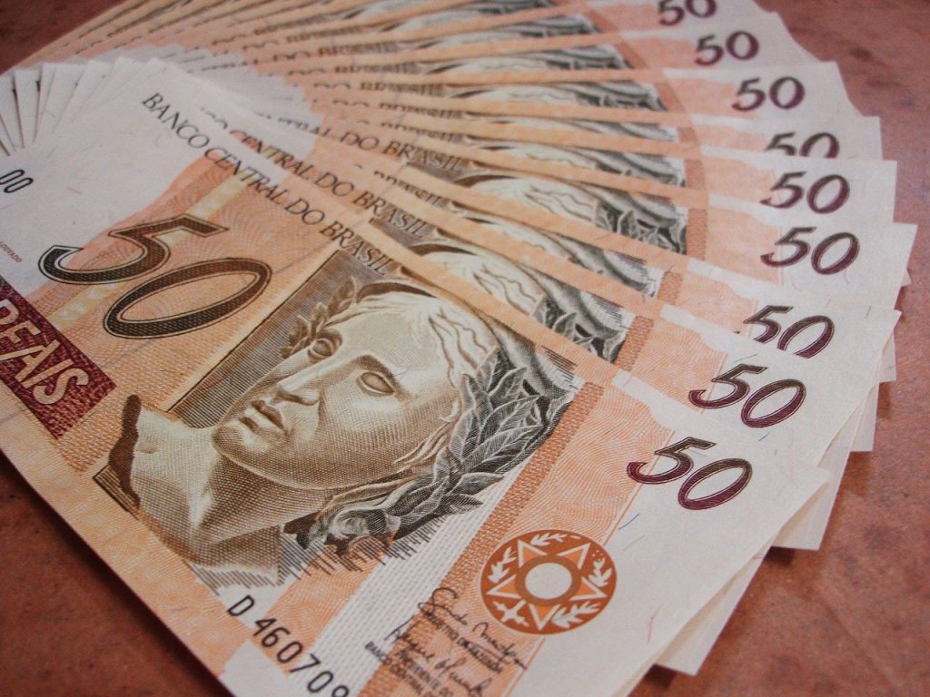 Salário de servidor consome 3,5 vezes o gasto com saúde. Foto: Pixabay