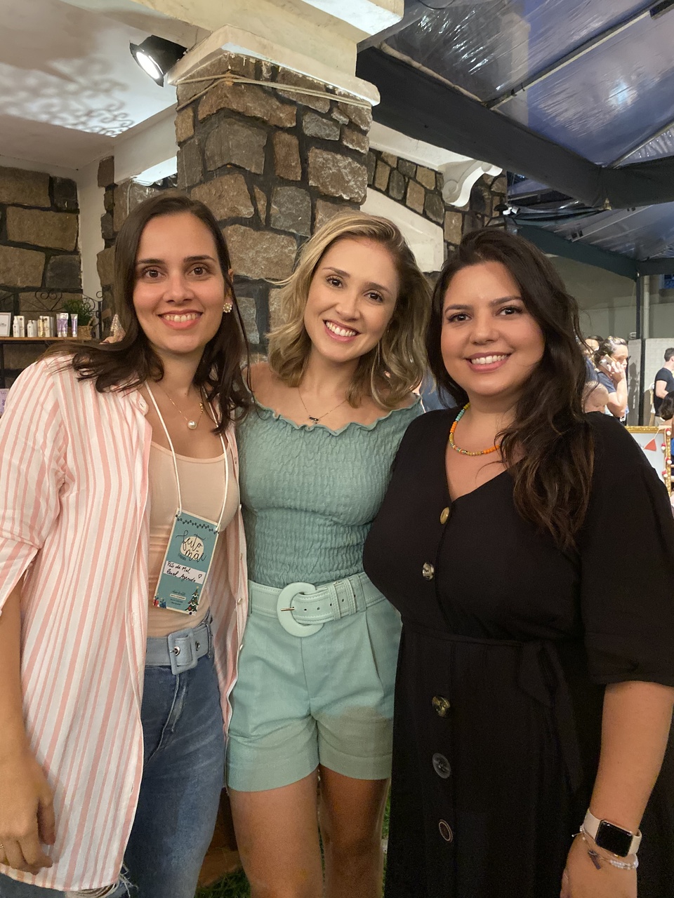 Carol Azeredo, Thanandra Torres e Lara Callegari em evento de natal. Foto: Divulgação