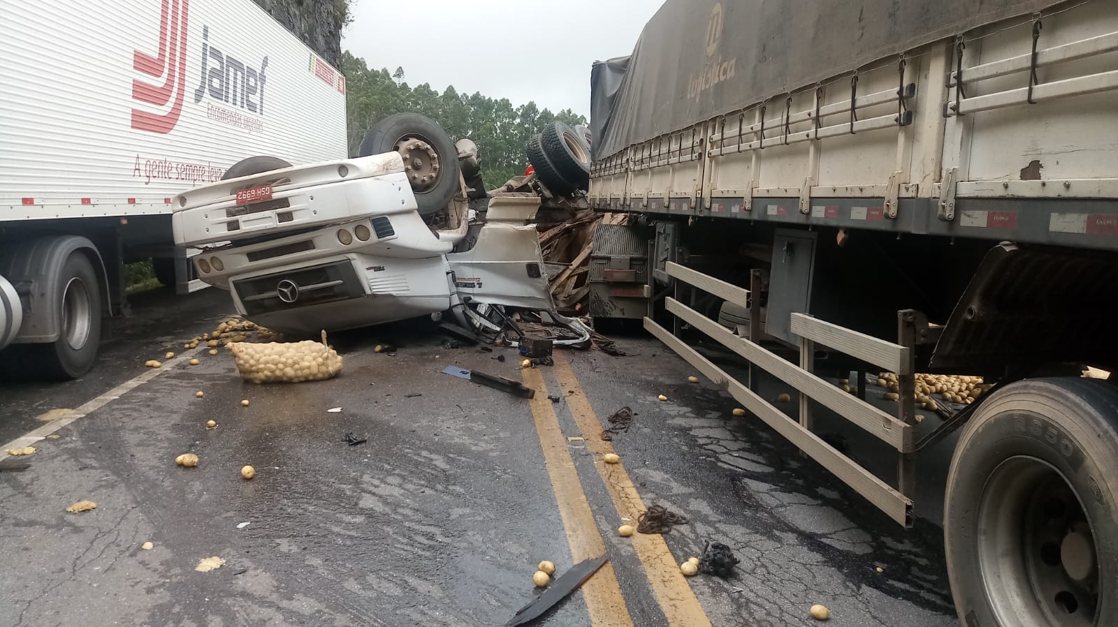 Grave acidente com morte interdita a BR-262, em Conceição do Castelo. Foto: Internauta