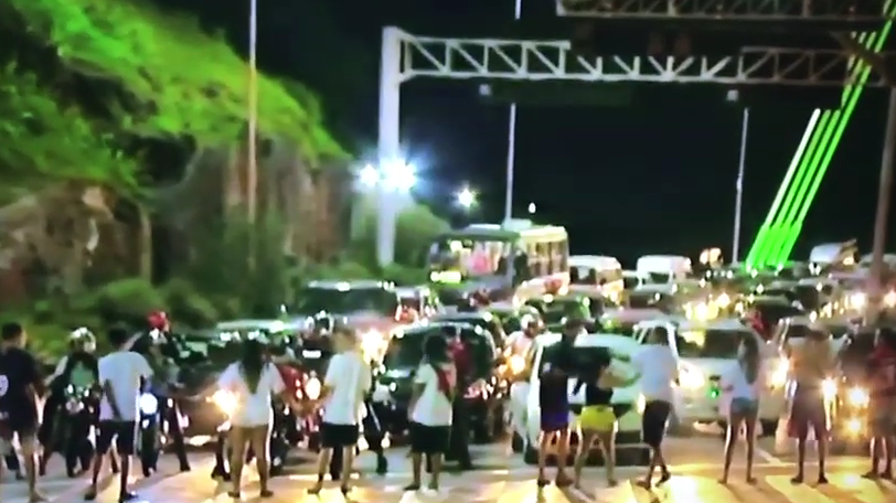 Protesto na Ponte da Passagem interdita trânsito em Vitória. Foto: Reprodução/Whatsapp