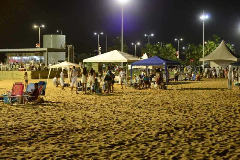 Tendas no Réveillon na orla de Camburi, em Vitória. Foto: Flávio Almeida