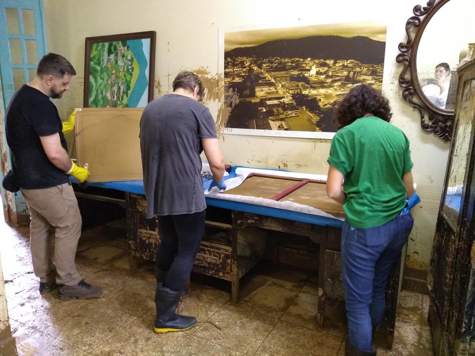 Voluntários trabalham em Iconha para salvar patrimônio cultural e histórico. Foto: Divulgação/Secult
