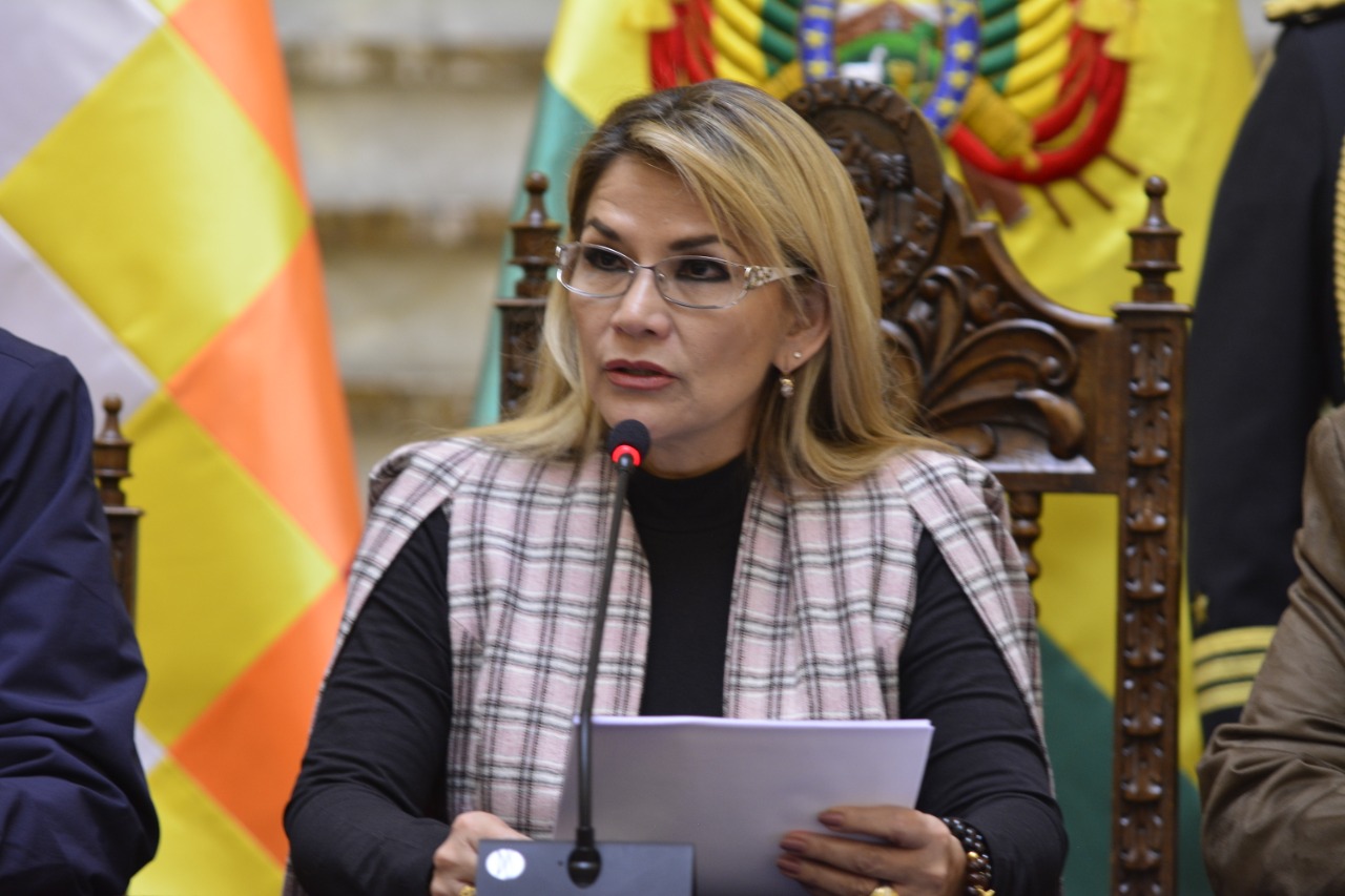 Presidente interina da Bolívia, Jeanine Áñez, pede que todos seus ministros renunciem. Foto: Reprodução