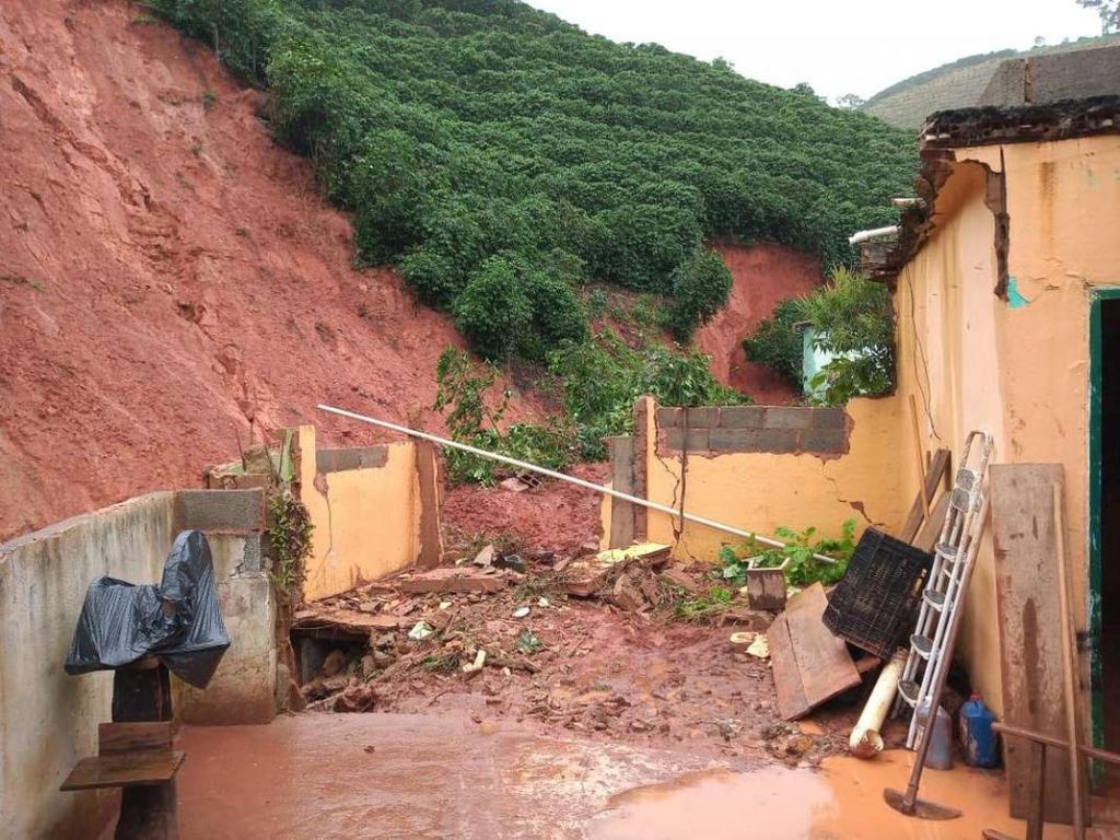 Queda de barreira no interior de Minas Gerais. Foto: Reprodução/Whatsapp