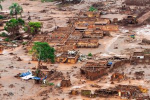 Rompimento de barragem no distrito de Bento Rodrigues, zona rural de Mariana, em Minas Gerais. Foto: Antonio Cruz/ Agência Brasil