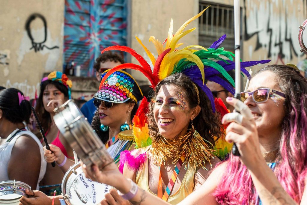 Bloco "BatuqDellas", formado apenas por mulheres, em Vitória. Foto: Tati Hauer