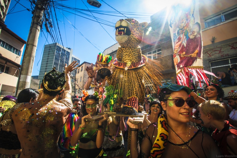 Tradicional bloco "Amigos da Onça", no Centro de Vitória. Foto: Luara Monteiro