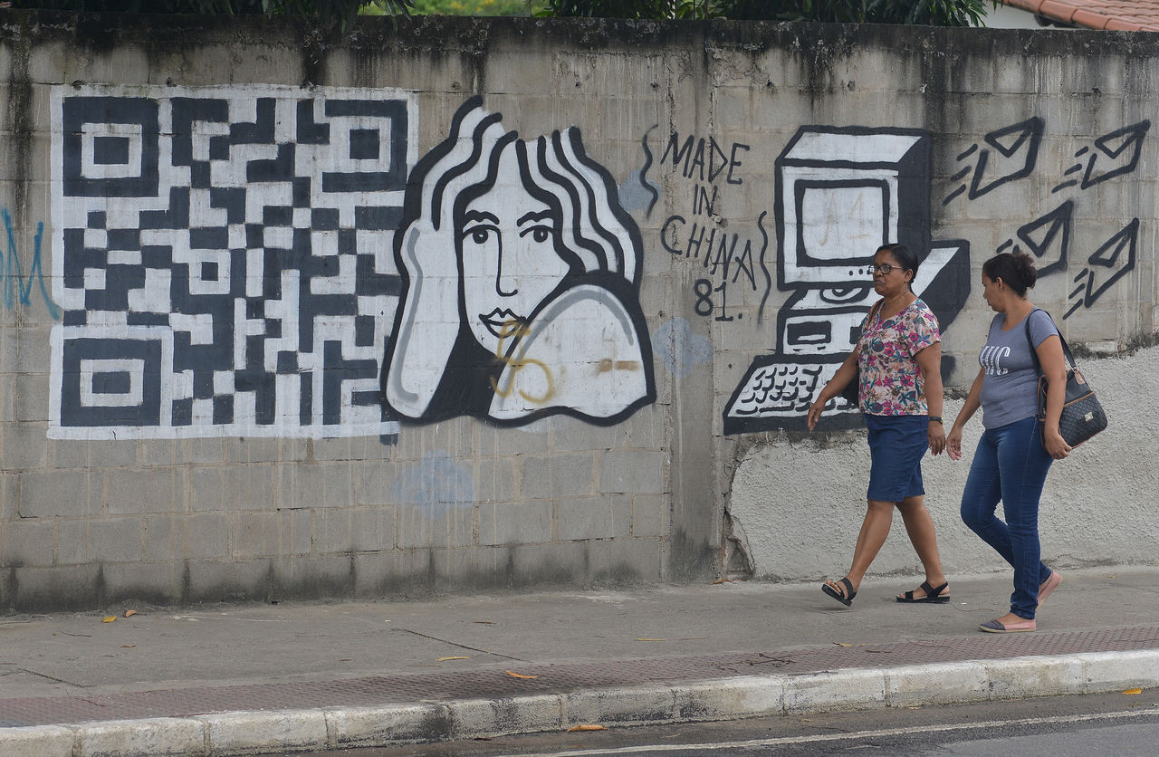 Arte pintada em muro na avenida Maruípe. Foto: Chico Guedes