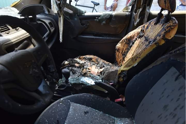 Carro de equipe de jornalismo da TV Vitória é depredado em Vitória. Foto: Internauta