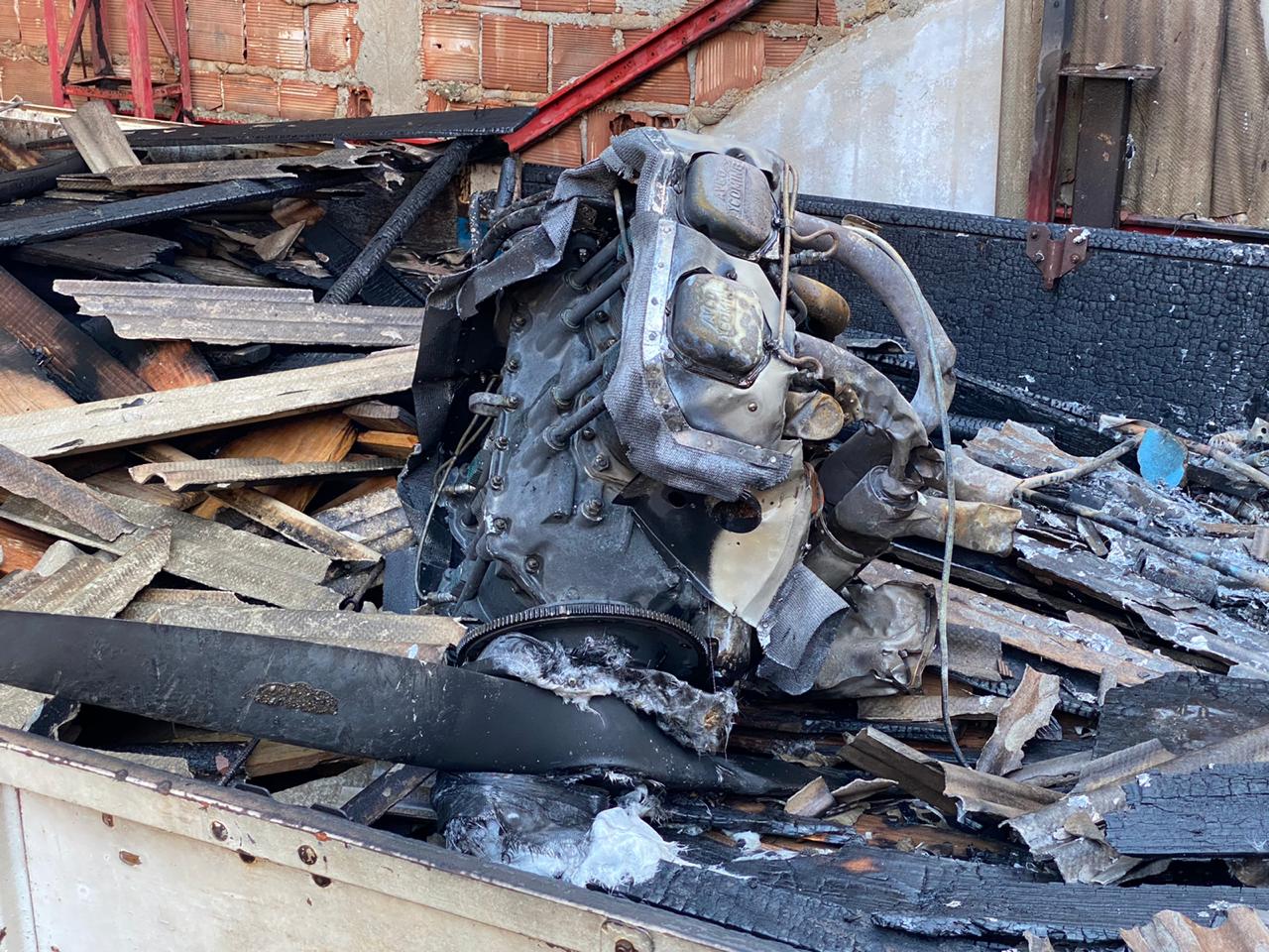 Destroços de avião de pequeno porte que caiu em Guarapari. Foto: Internauta