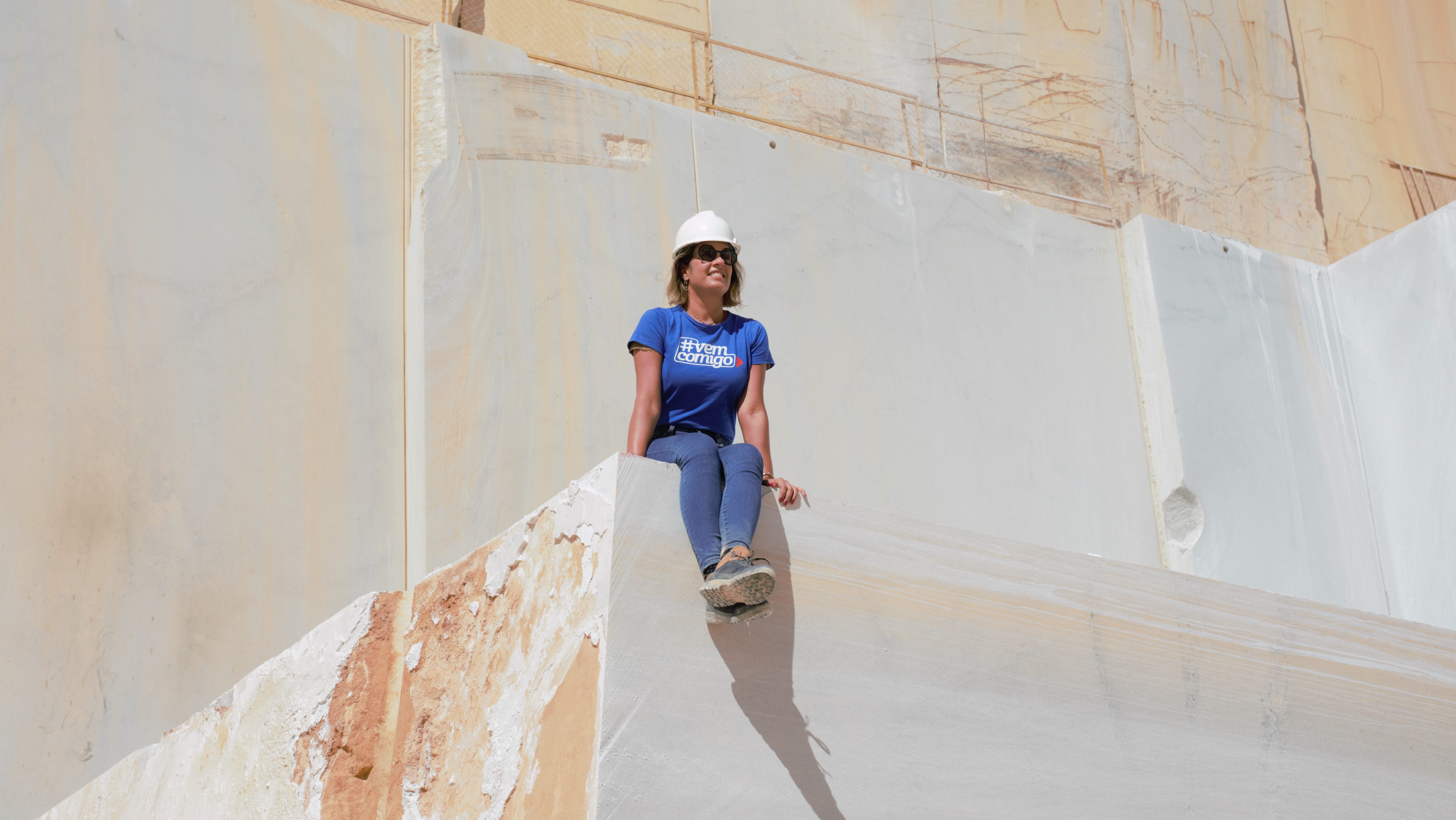 Renata Malenza conferindo de perto os preparativos da Brasigran para a Vitória Stone Fair 2020. Foto: Divulgação