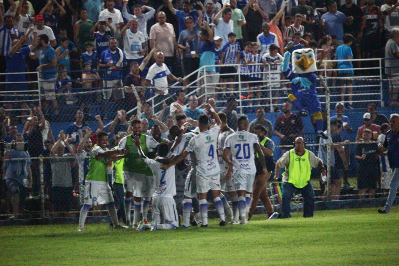 Vitória vence CSA e se classifica na Copa do Brasil