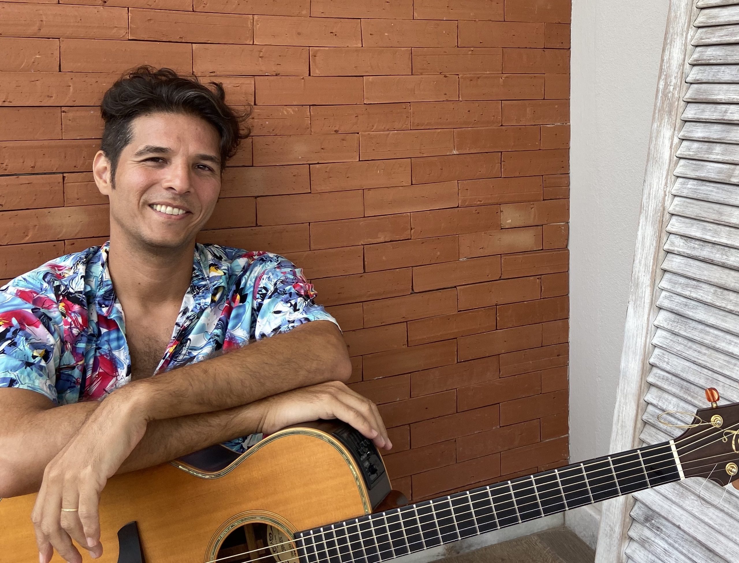 Ex-vocalista do Mahnimal, o cantor Amaro Lima é uma das atrações do Festival Fico em Casa ES. Foto: Divulgação
