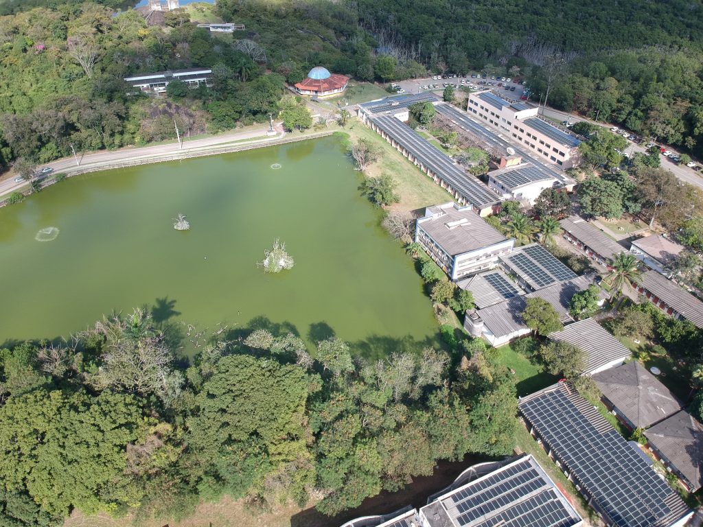 Painéis de captação de energia solar instalados em prédios da Ufes. Foto: Superintendência de Infraestrutura da Ufes