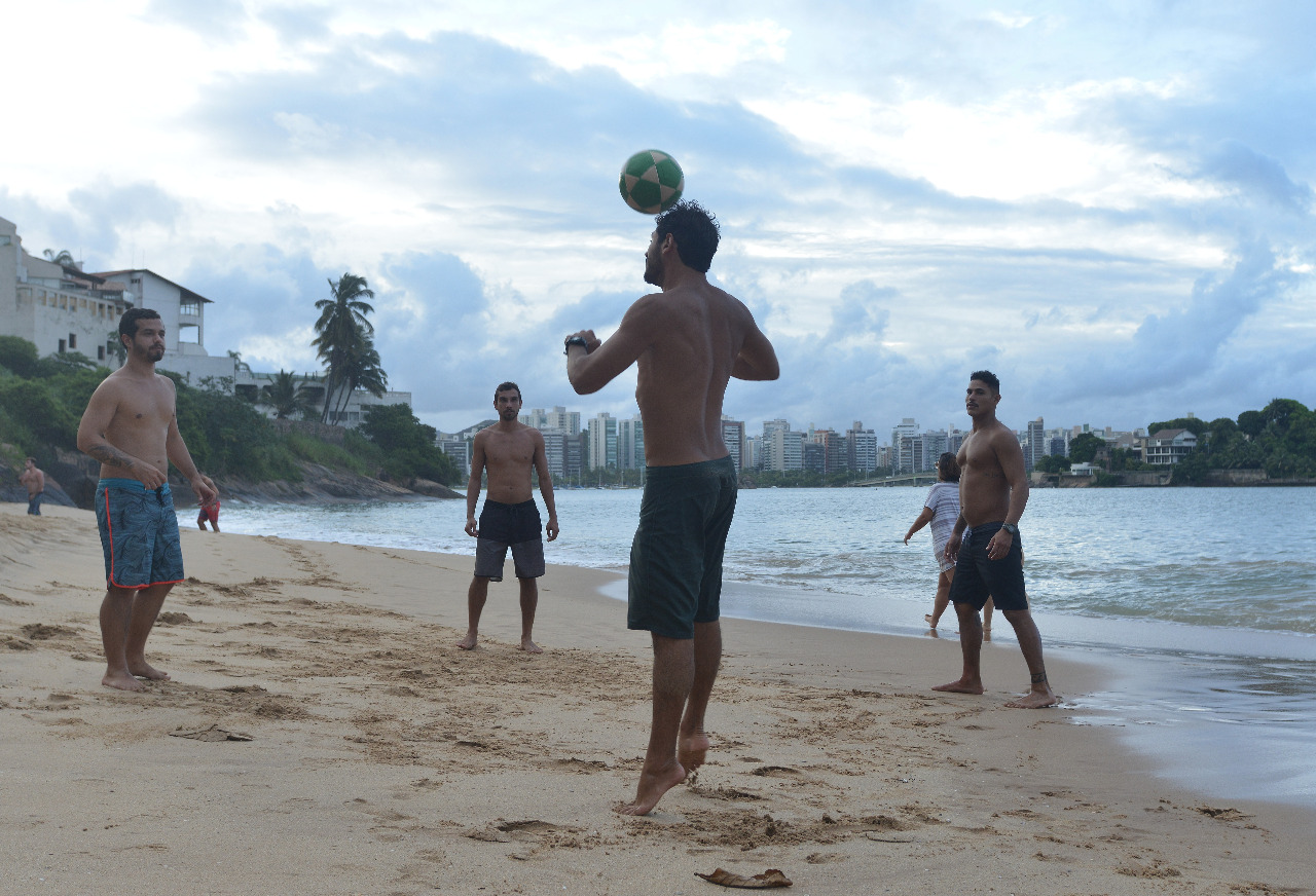 Frescobol, altinha e caixa de som proibidos nas férias em Vitória. Foto: Chico Guedes