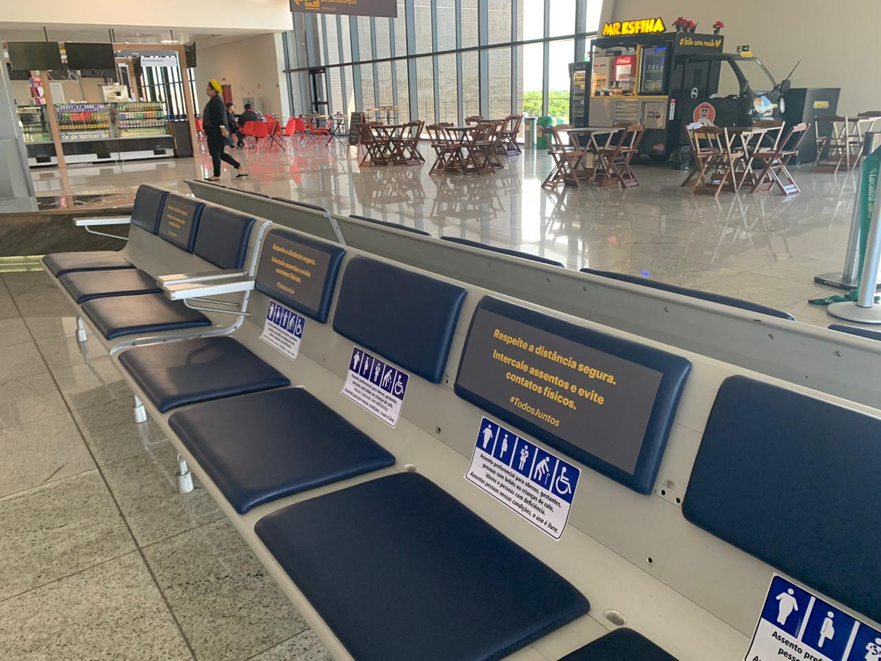 Os assentos receberam marcadores que indicam uma distância segura para os passageiros. Foto: Divulgação