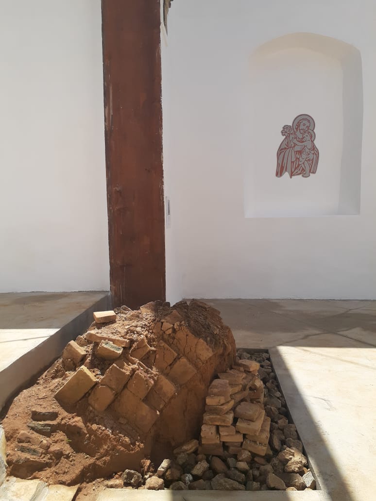 Durante os trabalhos arqueológicos, os pesquisadores identificaram nos tijolos encontrados as digitais dos escravos que construíram a igreja. Foto: Vinicius Arruda